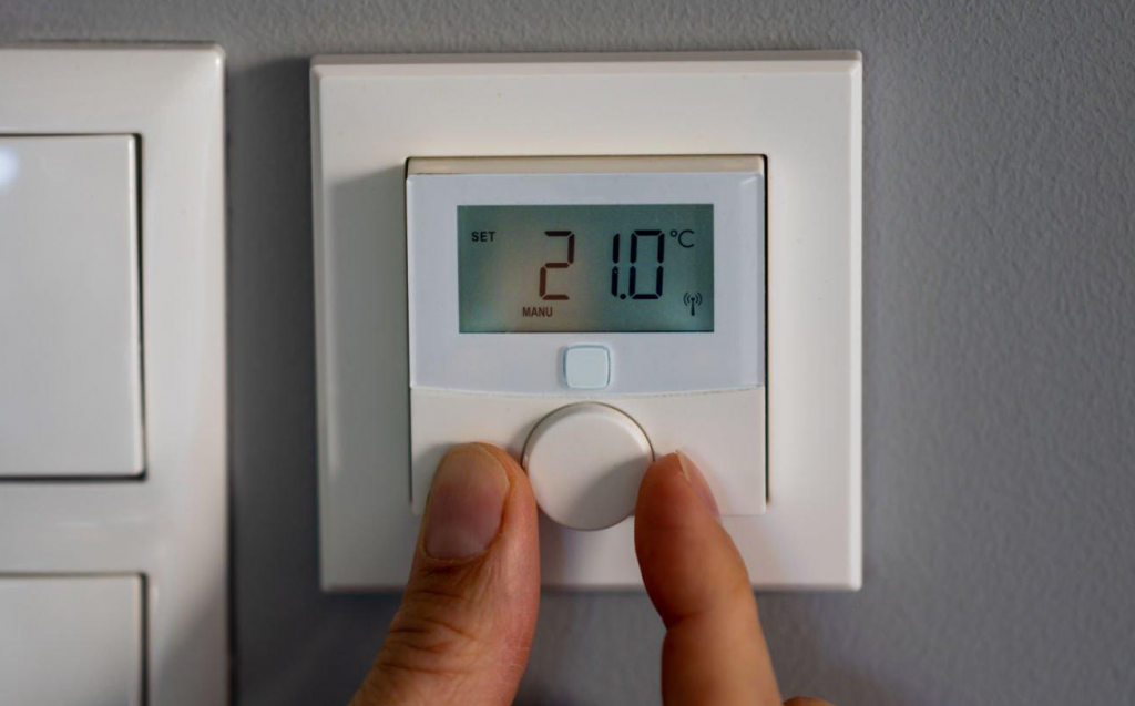 Thermostat set at 21C